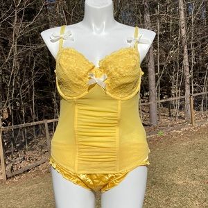 Cacique corset and panty set, light boning, padded cups size 22/24